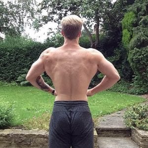 How to build a wide back like a barn door written by sheffield personal trainer and fitness business owner nickeh screetoni